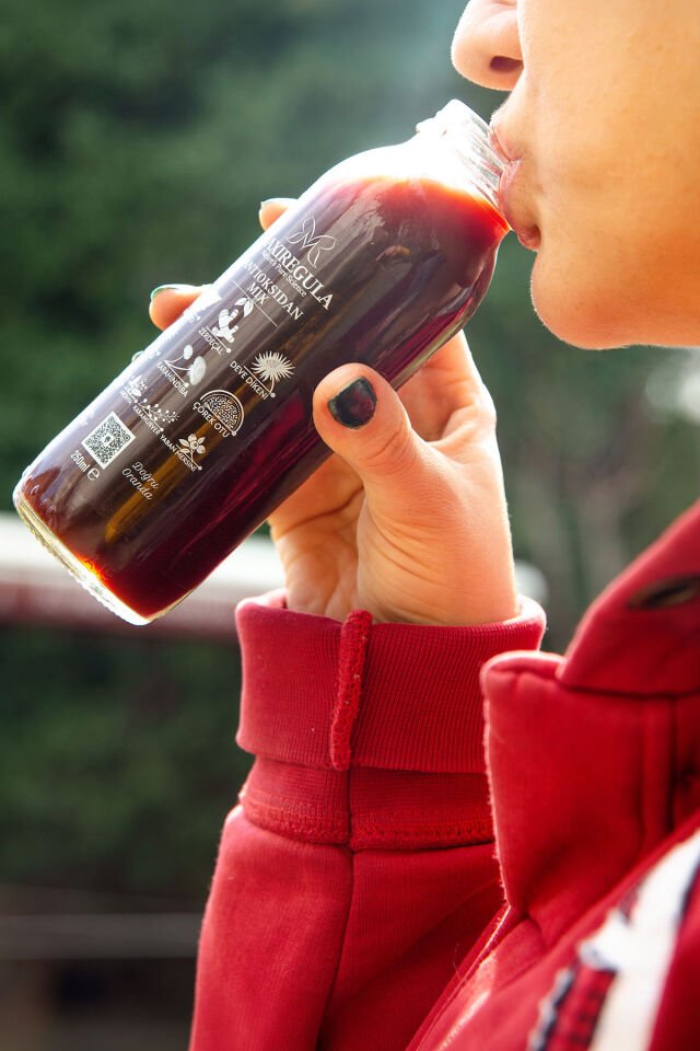 Antioksidan Mix Bitkisel İçerikli Fonksiyonel %100 Vişne Meyve Suyu (250ml)